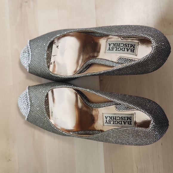 Badgley Mischka Size 6M peep toe studded heels preowned **missing a few studs - Picture 5 of 7